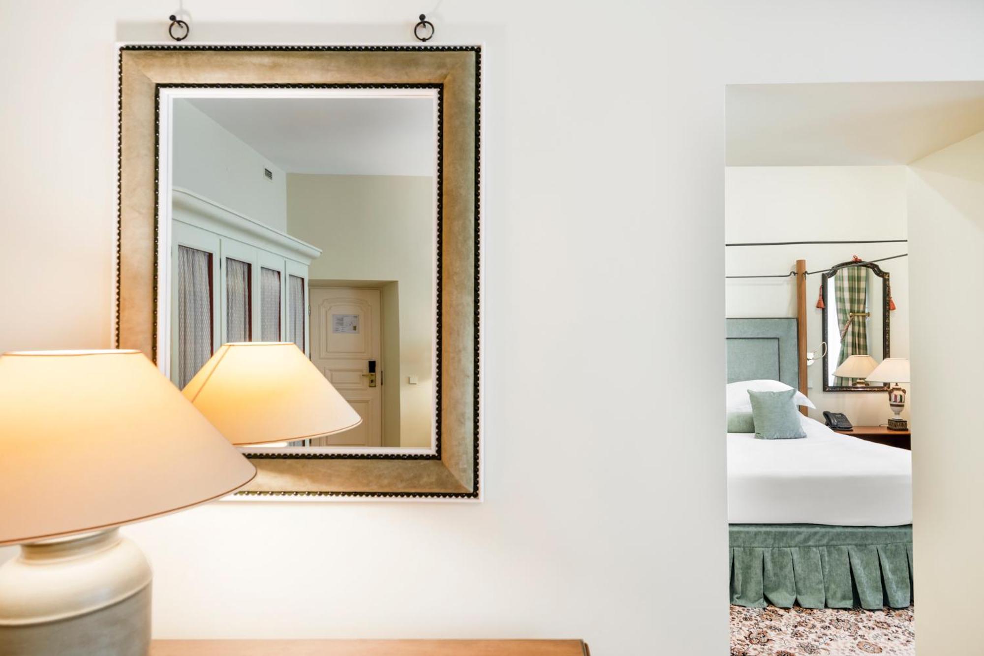 Stikliai Hotel - Relais & Chateaux VNO Exteriér fotografie A mirror