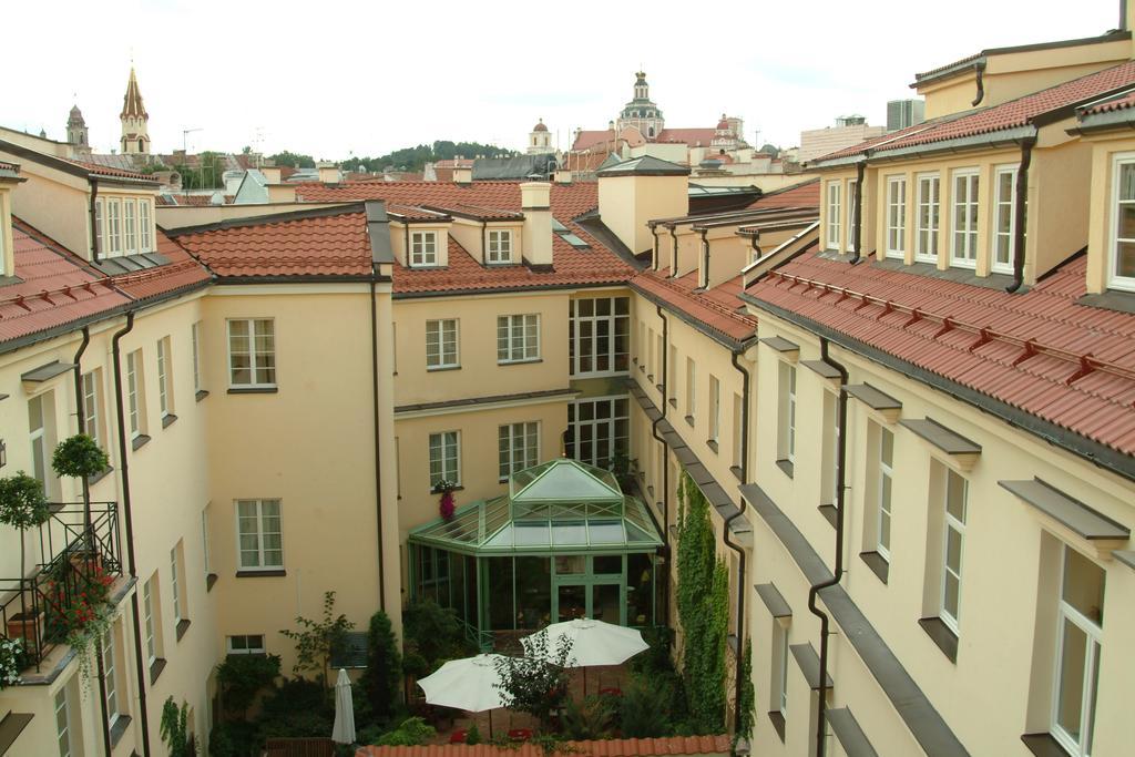 Stikliai Hotel - Relais & Chateaux VNO Exteriér fotografie The courtyard of the hotel
