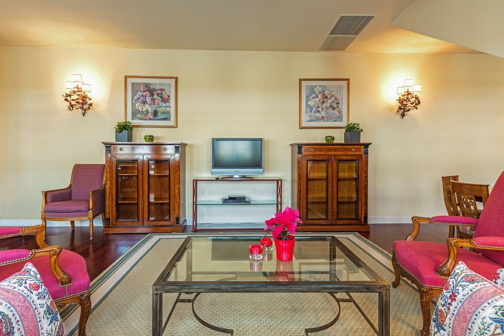 Stikliai Hotel - Relais & Chateaux VNO Exteriér fotografie A living room at the hotel